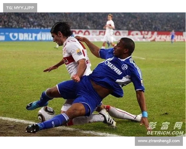 法尔范在沙尔克04进攻体系中的战术定位与边路作用解析